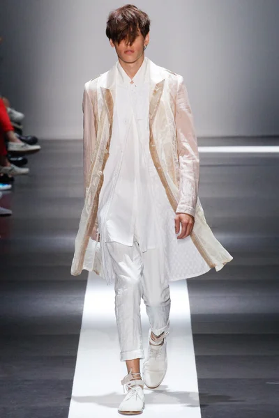 Look 18